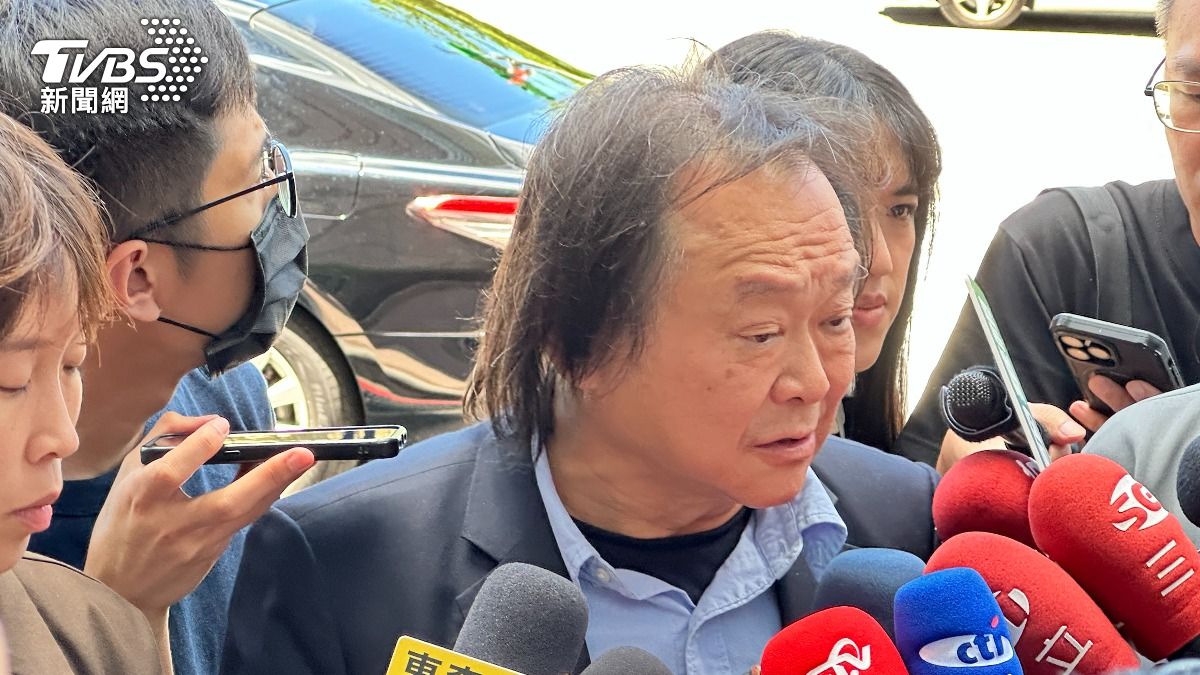 民進黨立委王世堅2日受訪。（圖／潘袁詩羽攝）