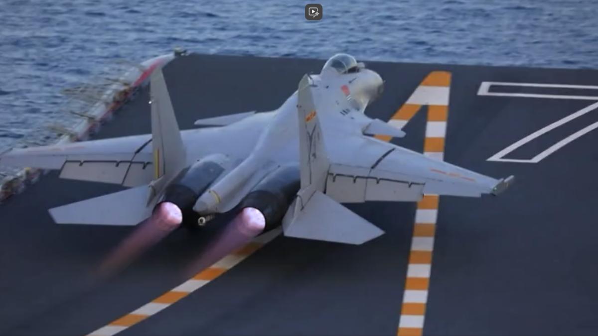 中共山東艦訪港秀軍力！上百港生揮五星旗　CNN：挑戰美海軍霸權