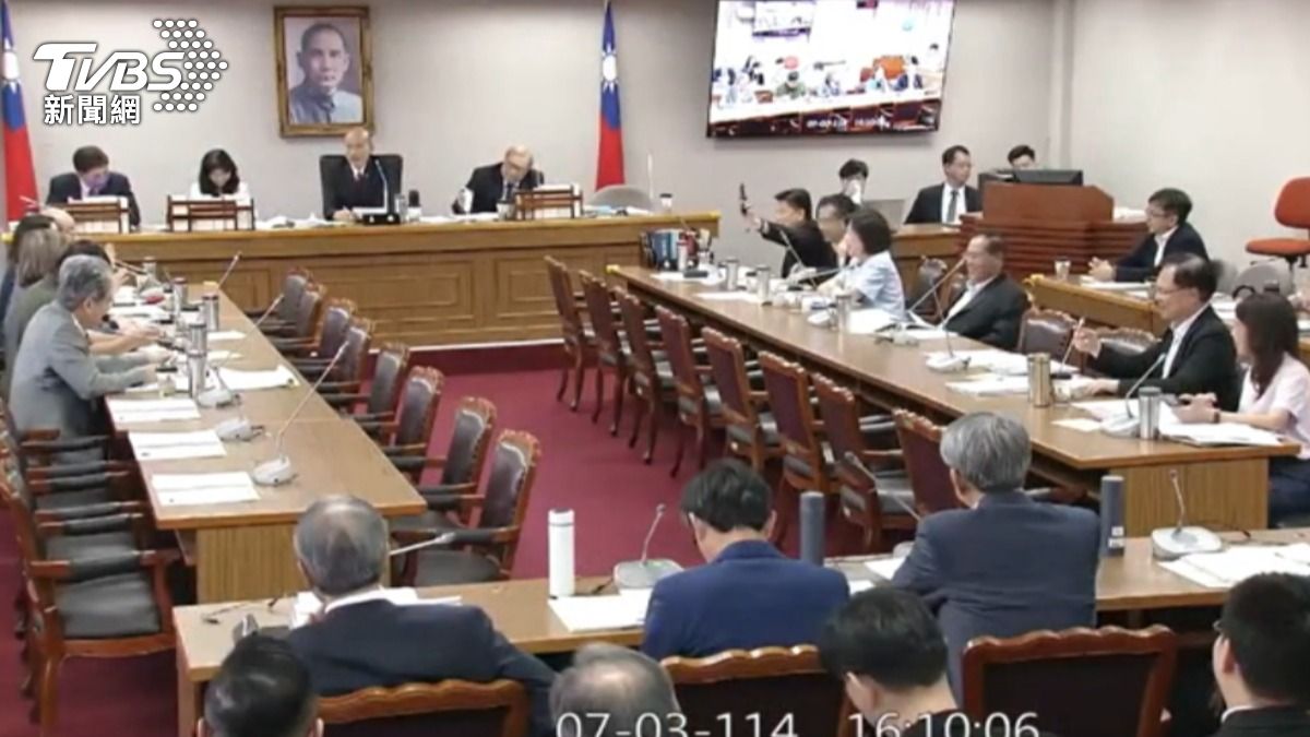 協商驚見柯建銘手機突響　羅智強急喊：不是我打來的