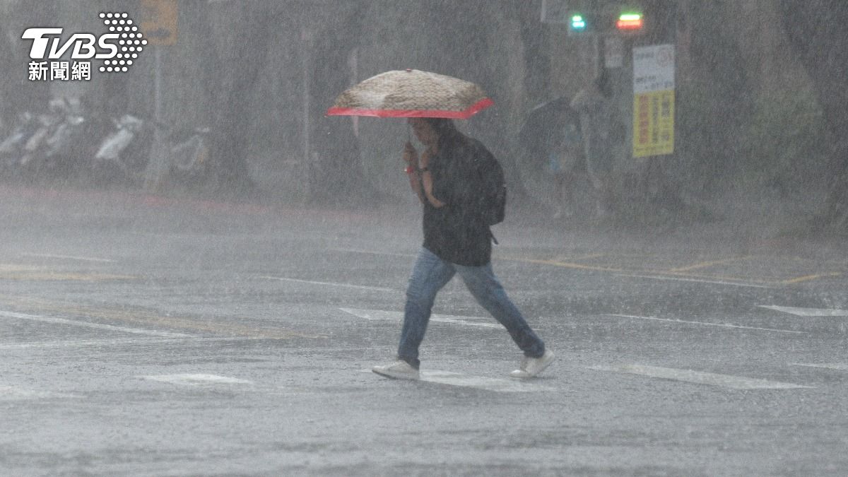 天氣／準颱風丹娜絲要來了！專家喊「實在太近」　最大風雨時間曝