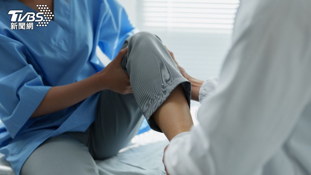 全台已有超過350萬人飽受膝關節疼痛困擾。（示意圖／shutterstock達志影像） 