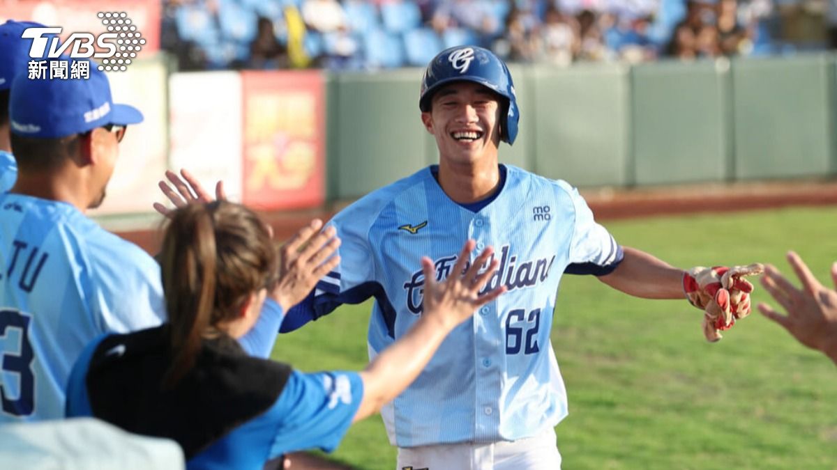 林岳谷今天前5打席都敲出安打，單場5安貢獻5分打點、獲選MVP。（圖／富邦悍將提供）
