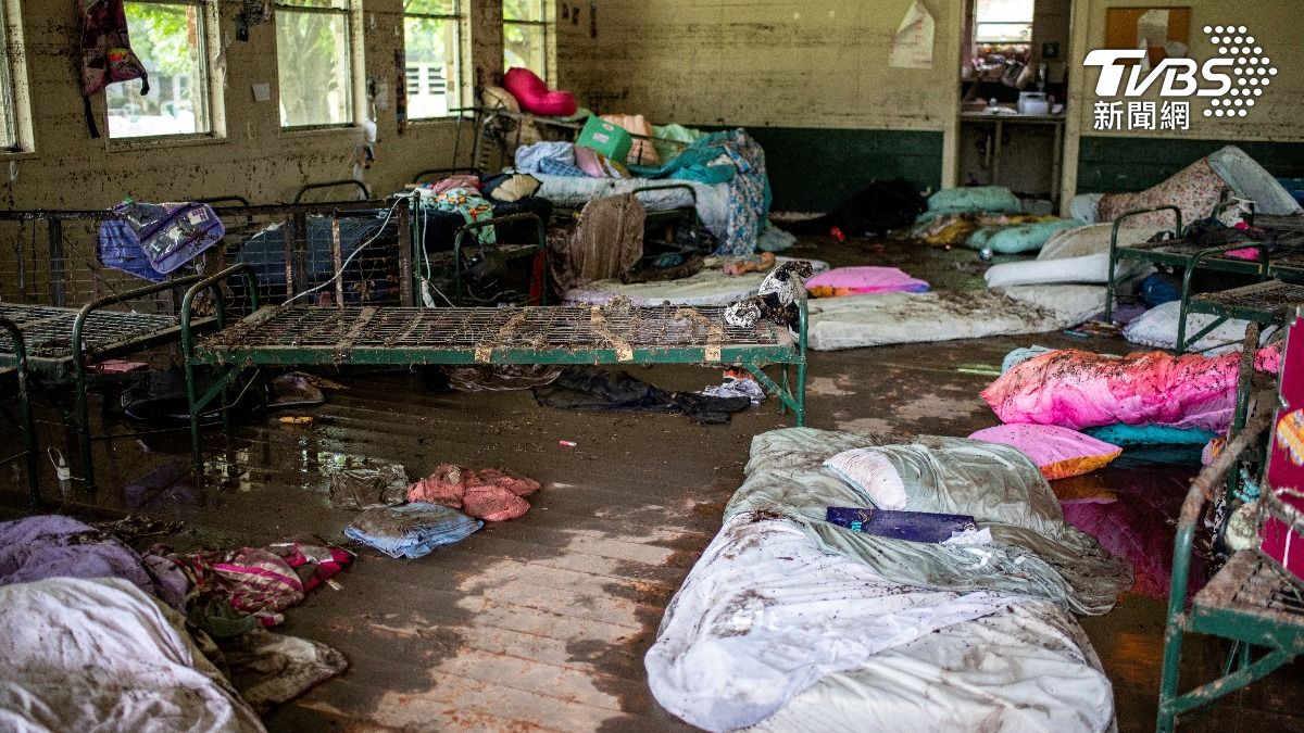 美國德州發生洪災，衝擊當地基督教夏令營，房間充滿汙泥。(圖／達志影像路透社)