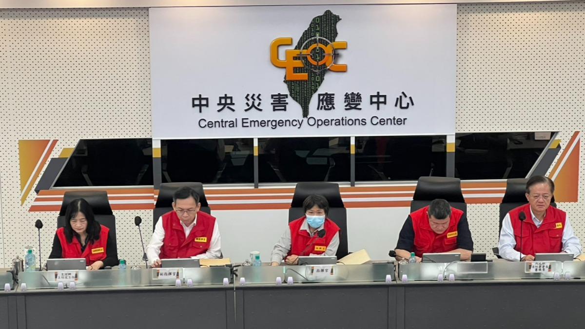 丹娜絲颱風中央災害應變中心今（7）日上午開第七次工作會報。（圖／消防署提供）