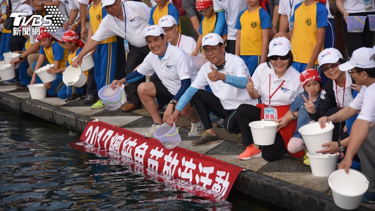 前總統馬英九曾多次參與萬人泳渡活動。（圖／南投縣政府提供）