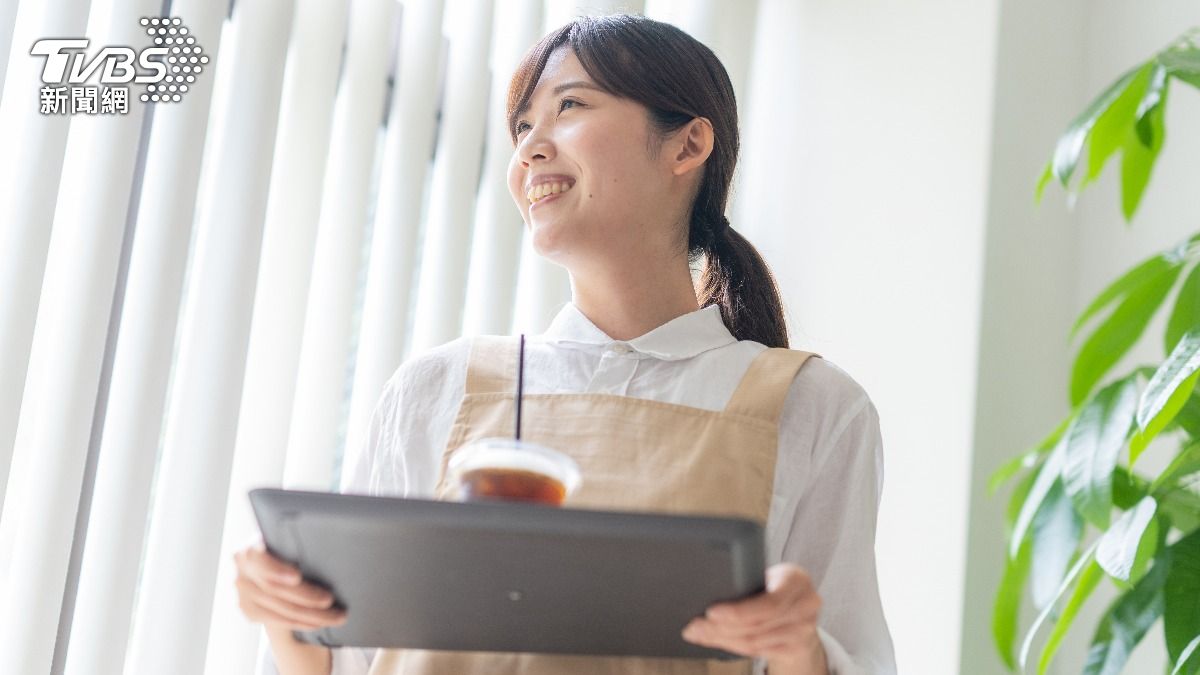 新鮮人求職季，調查企業平均114.1秒審閱一份履歷。（圖／shutterstock達志影像）