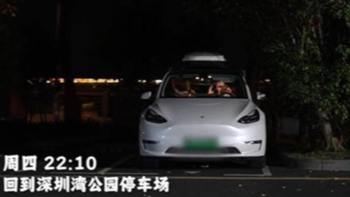 41歲深圳工程師月收近8萬台幣，為省錢不租房選擇住車上。（圖／微博）