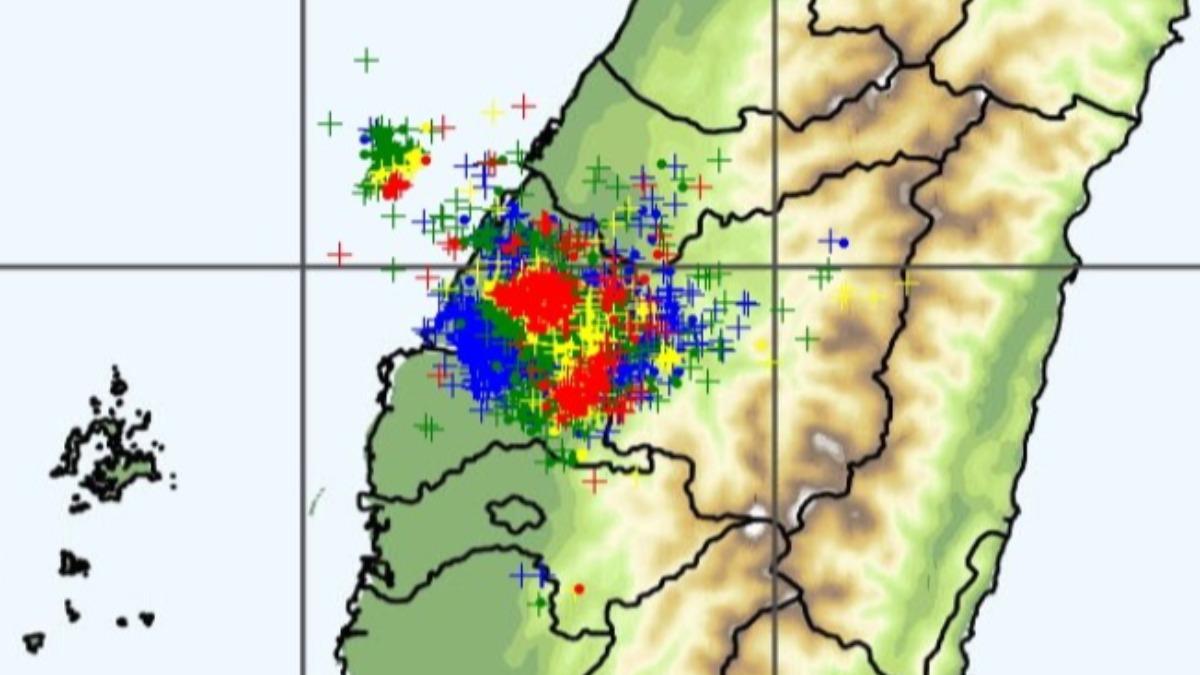彰化上空狂閃電2小時逾3萬次　肉眼可見近6000次