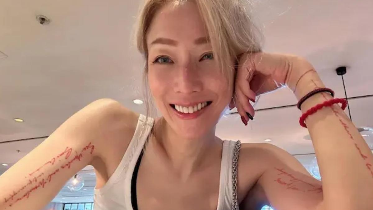 52歲的鄭秀文，依舊保有纖細身材與凍齡外貌。（圖／翻攝自鄭秀文臉書）