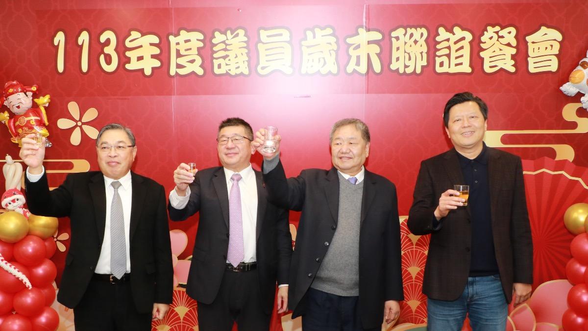 新北市議長蔣根煌（右二）、副議長陳鴻源（左二）。（圖／翻攝新北市議會網站）
