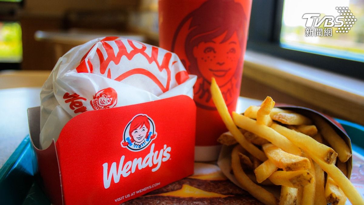 美國知名連鎖速食餐廳Wendy’s1年關了240家門市，今年股價崩跌31％。（圖／達志影像shutterstock）