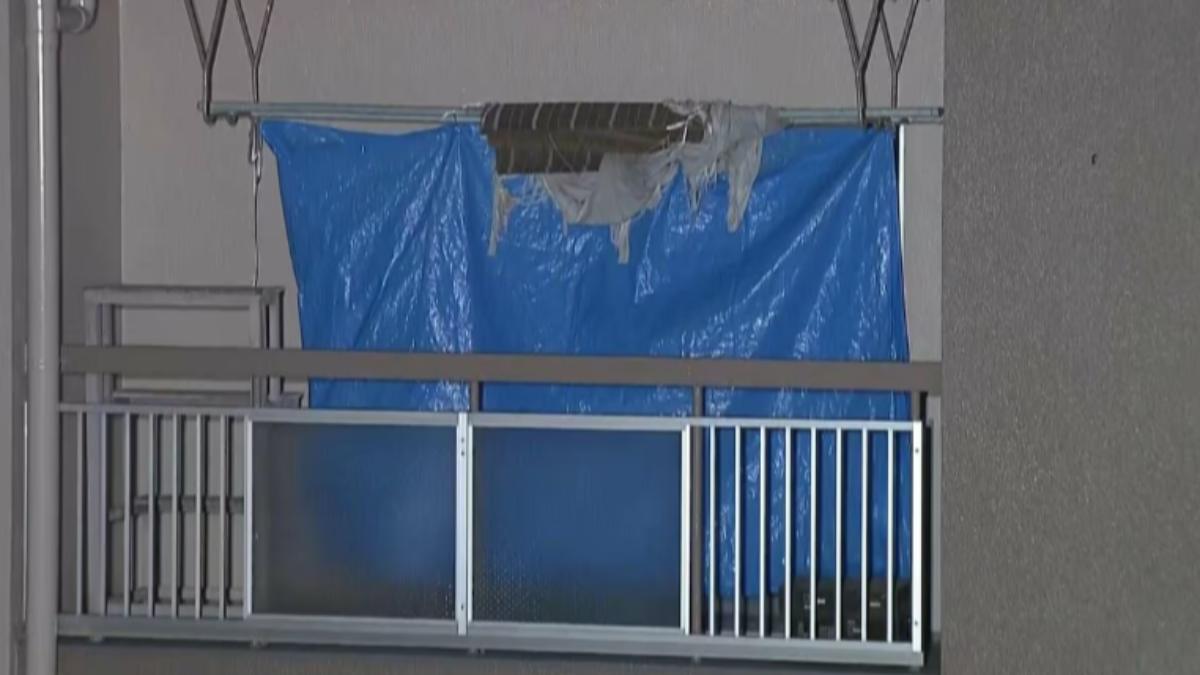 日本警方在一棟公寓的廁所內發現白骨。（圖／翻攝自MBS NEWS）