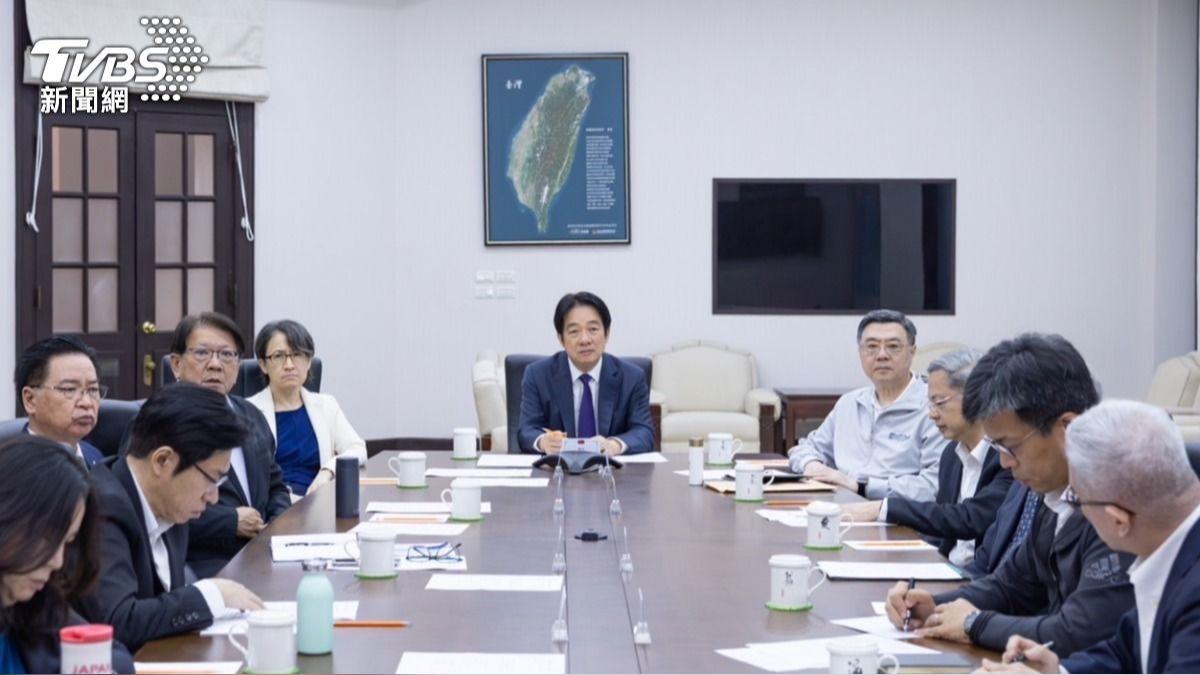 總統賴清德與在美國的談判團隊視訊。（圖／總統府提供）