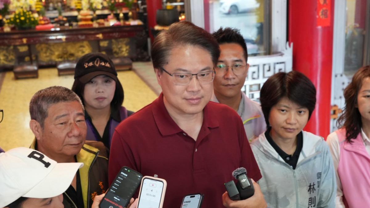 民進黨秘書長林右昌10日前往花蓮地母廟參香。（圖／民進黨提供）