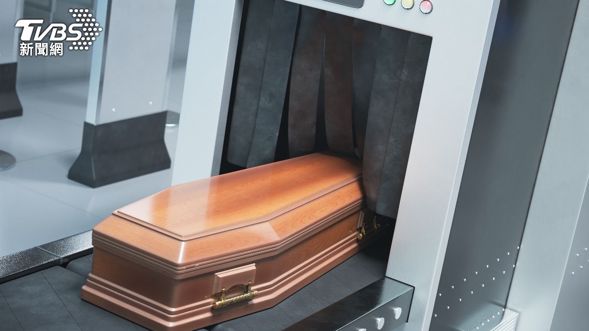 日葬儀社燒錯死者遺體！家屬見骨灰驚覺怪怪的　得知真相傻眼