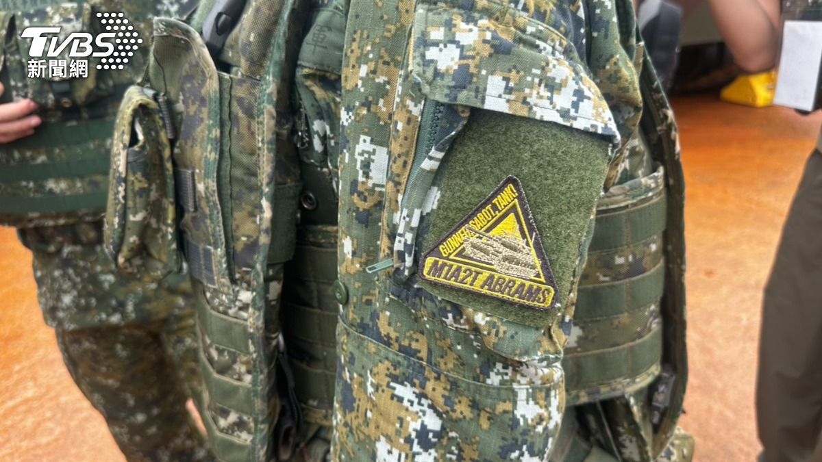 M1A2T首實彈射擊　官兵臂章搶眼！ 親揭：赴美受訓師資認證