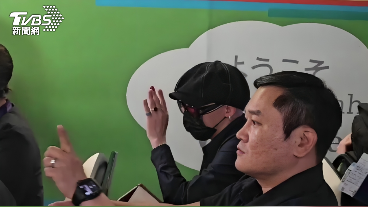 天王來了！GD權志龍抵台反應曝光　粉絲站整排喊「愛你」