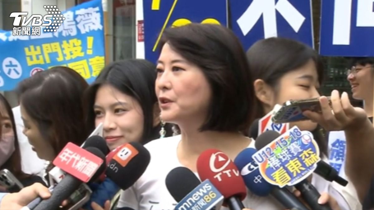 尷尬！　許生日願望　王鴻薇口誤：大罷免大成功（圖／TVBS）