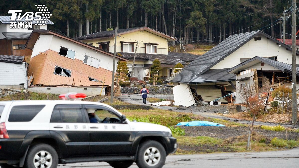 日本時常面臨強震與海嘯威脅，專家不斷研究新線索來為地震預測做準備，圖為2014年長野地震。（圖／達志影像路透社）