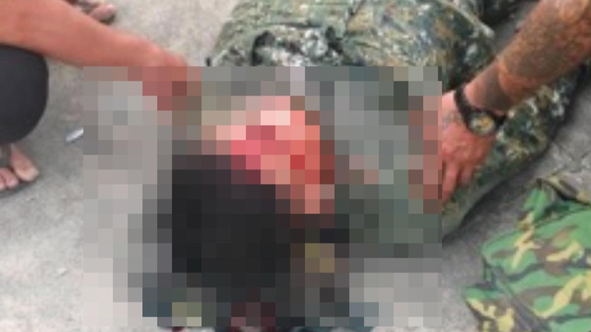 八軍團重防營軍車自撞民宅前石墩，導致車上3名士兵受傷。（圖／翻攝自記者爆料網）