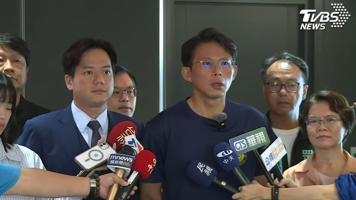 幫高虹安申冤？黃國昌赴新竹棒球場考察　轟綠砸12億蓋爛尾樓