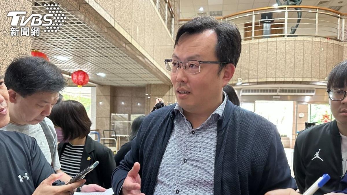 體育署長鄭世忠「北極考察」挨轟！親上火線回應　急取消行程