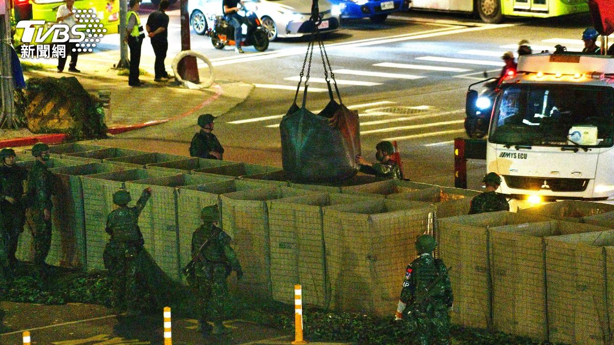 漢光導入「HESCO防禦工事」　萬板大橋設4道「阻絕陣地」