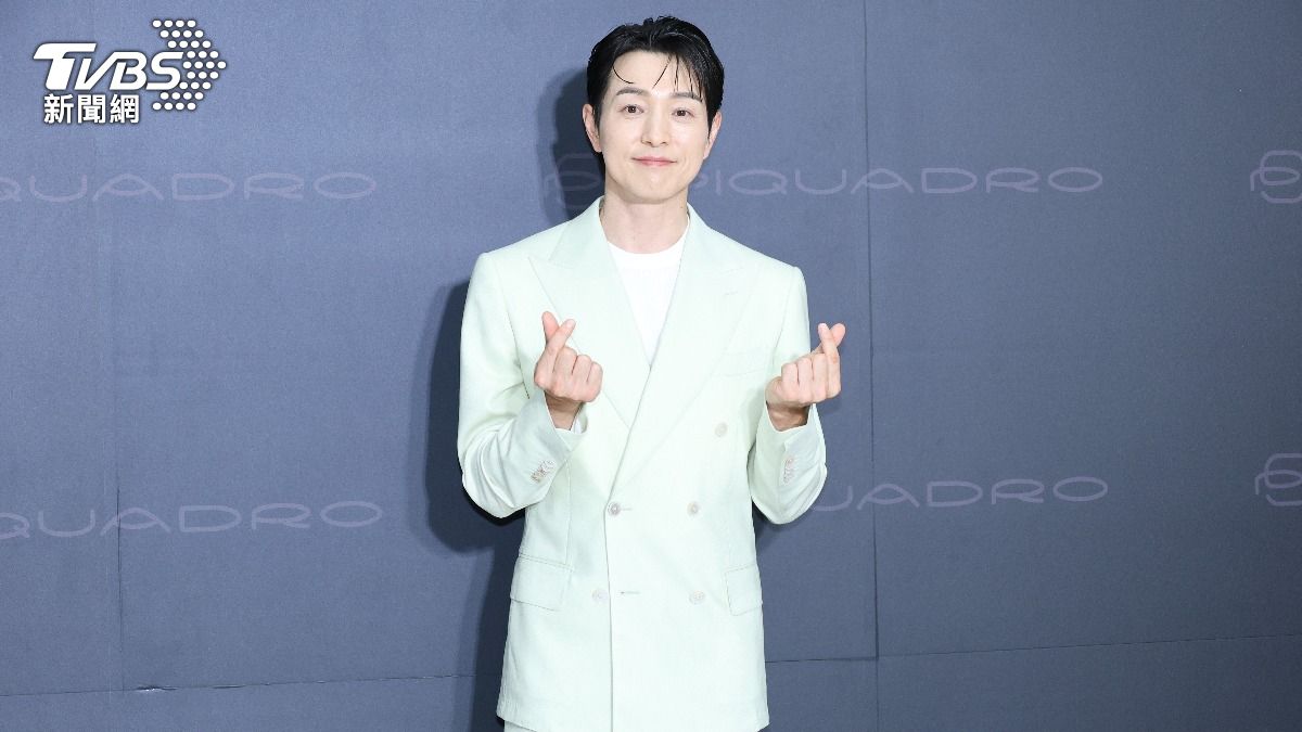 《黑暗榮耀》熟男人夫鄭星一首來台　羞比手指愛心、想吃大腸麵線