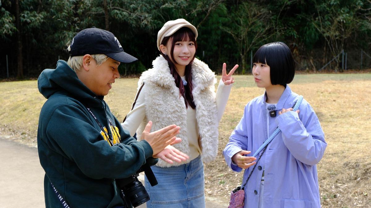 阿良（左起）、YABE、AOI在九州水壩。（圖／麥卡貝網路電視提供）