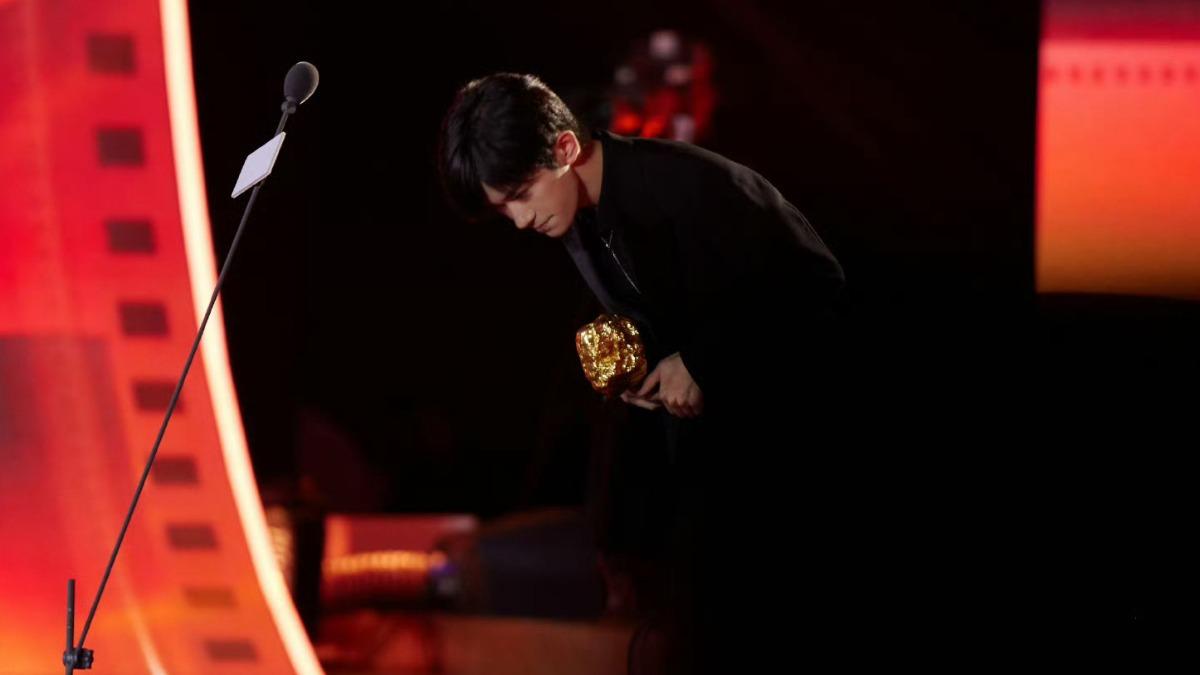 演活腦癱少年！易烊千璽成最年輕「導協影帝」　評審團全票通過