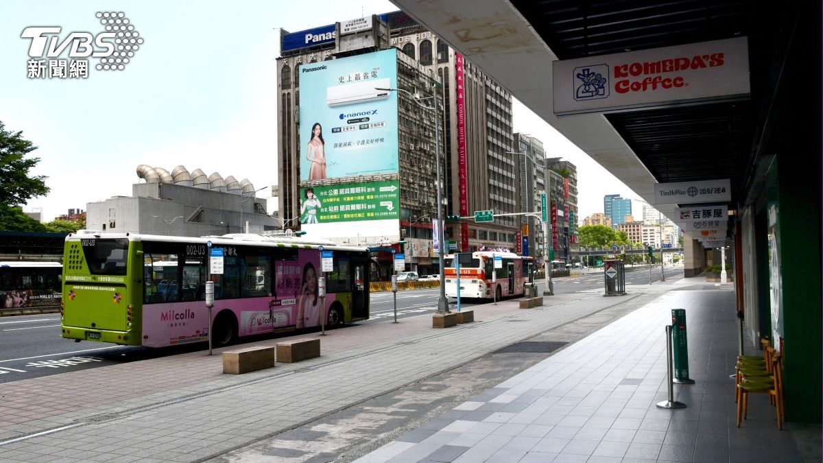 圖輯／導彈攻擊警報響！直擊北市城鎮韌性演習　北車大廳全淨空