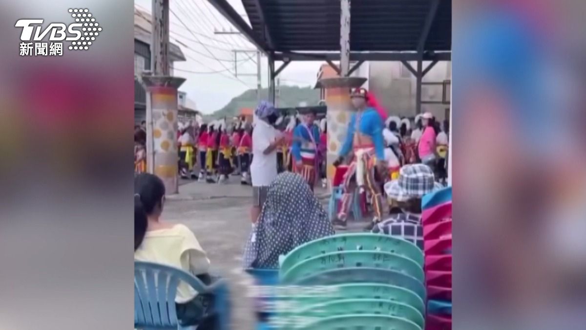 「帶歧視標題上傳影片」惹怒阿美族！落腮鬍男硬闖豐年祭被制止
