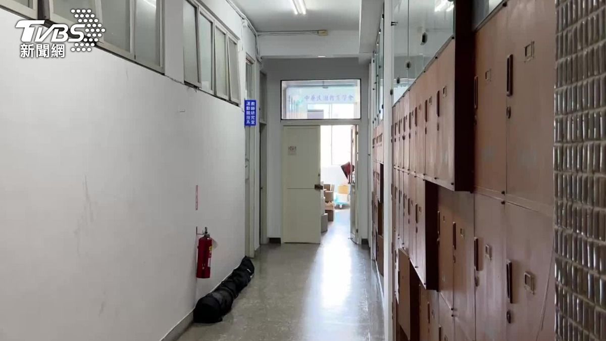 台師大女足抽血案　教練周台英連日神隱「辦公室大門深鎖」