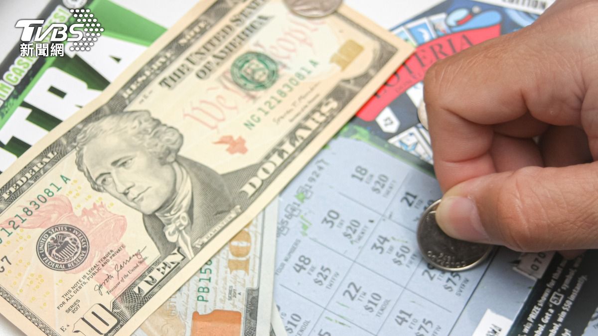 街友買彩券「刮出2千多萬大獎」！翻轉人生爽喊：我要買房養狗