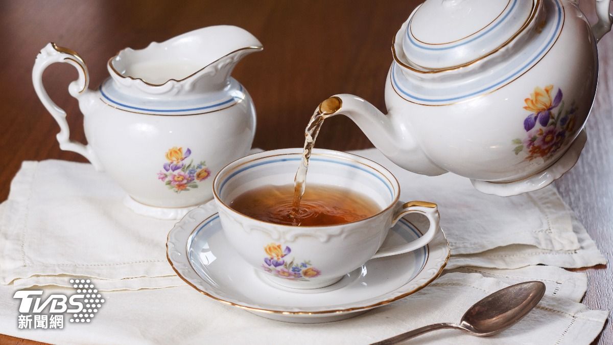 紅茶的普及化不僅改變了英國飲食文化，更意外大降死亡率。（圖／達志影像Shutterstock）