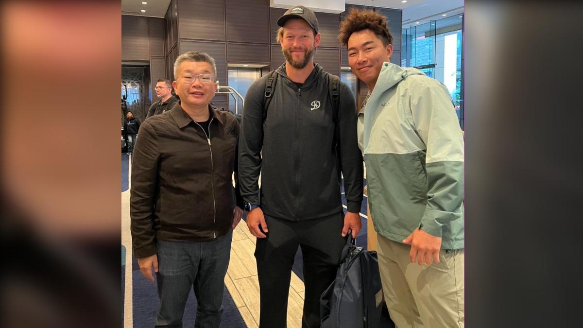 蔡其昌貼出與道奇3千K強投克蕭（Clayton Kershaw）合照，讓不少球迷暴動。（圖／翻攝自蔡其昌臉書）