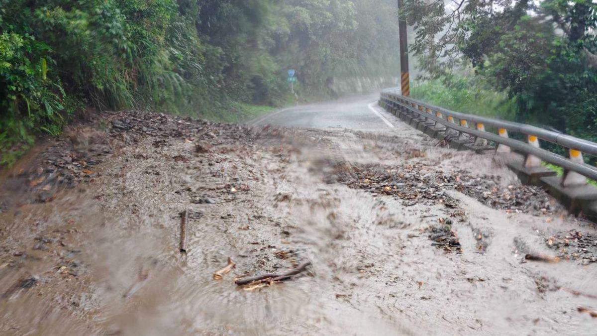 台東縣海端鄉台20線186K下馬路段今早發生邊坡坍方。（圖／翻攝自公路局官網）