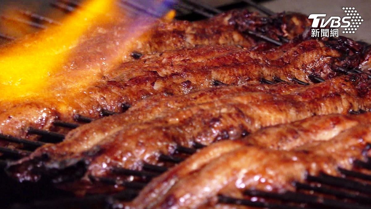 日本土用丑日鰻魚搶購潮！限量「買一送一」民眾提早2小時排隊