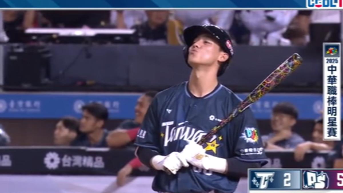 中職明星賽好閃！郭俊麟「單膝下跪」、陳晨威飛吻「啾啾」