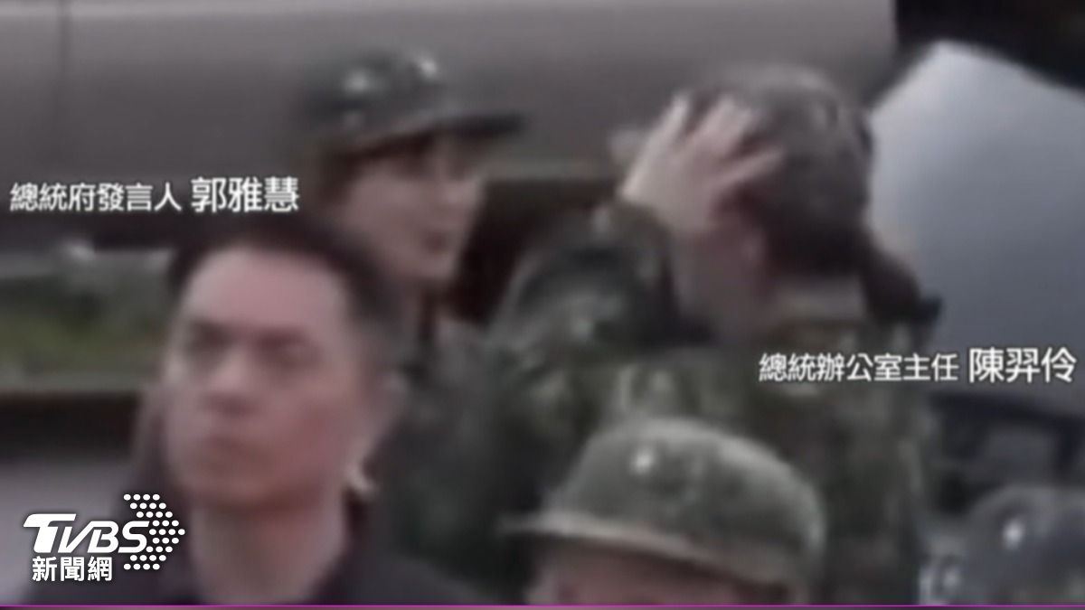 違慣例？　郭雅慧.總統辦公室主任「穿軍服」陪總統視導