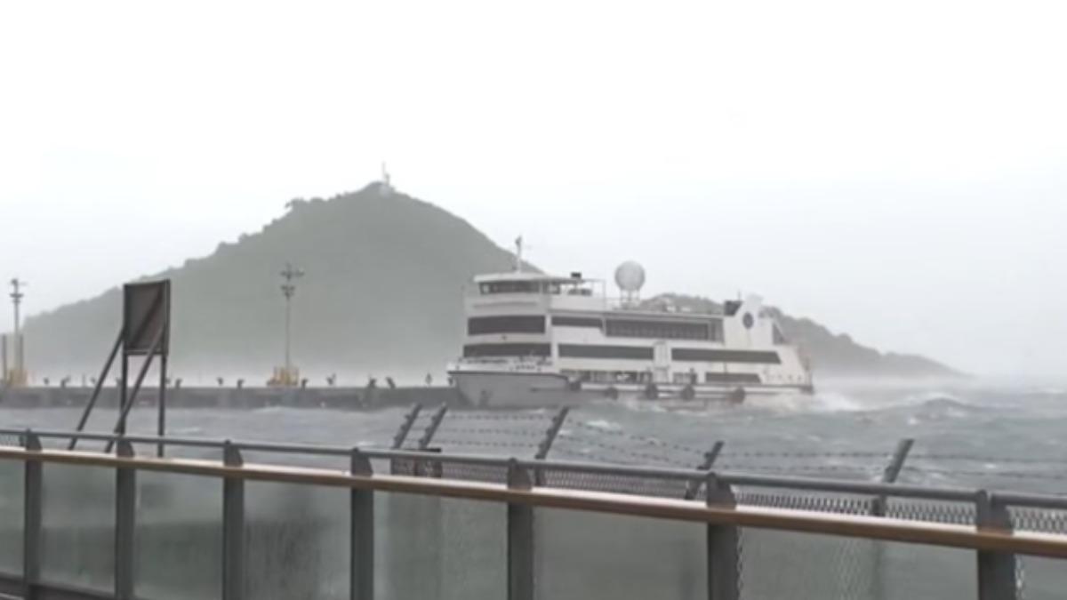 颱風薇帕襲港！三層輪船「水平漂移」300公尺　下秒撞向碼頭