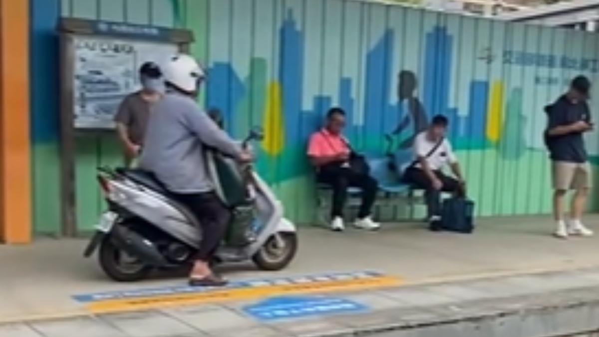 騎機車闖入火車月台！老翁沿警戒線行駛　內壢後站無閘門成漏洞