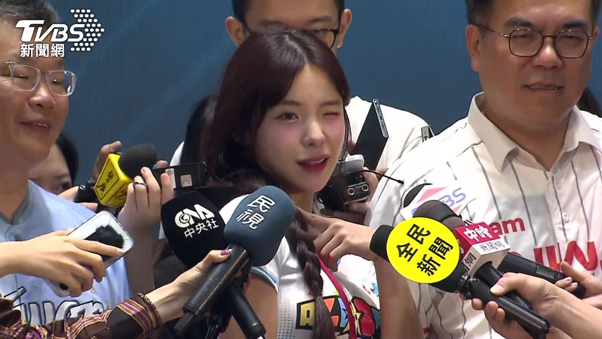 明星賽觀眾創新高！李多慧「轉頭眨眼」　粉絲融化：戀愛了