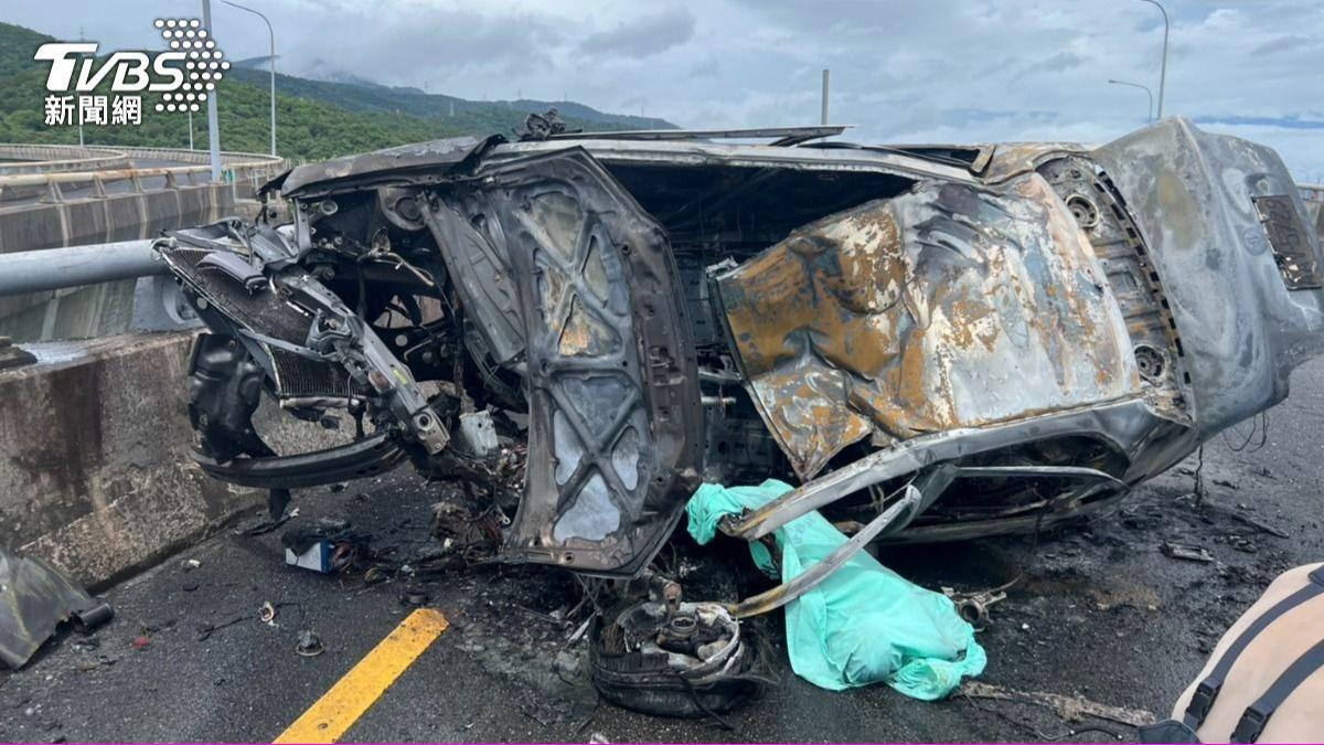 女軍官國5火燒車奪命　目擊者拉她手仍受困嘆「我盡力救了」