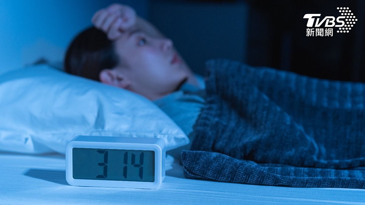 大腦排毒靠熟睡！研究揭1脂肪酸助代謝　長期失眠「恐加速失智」