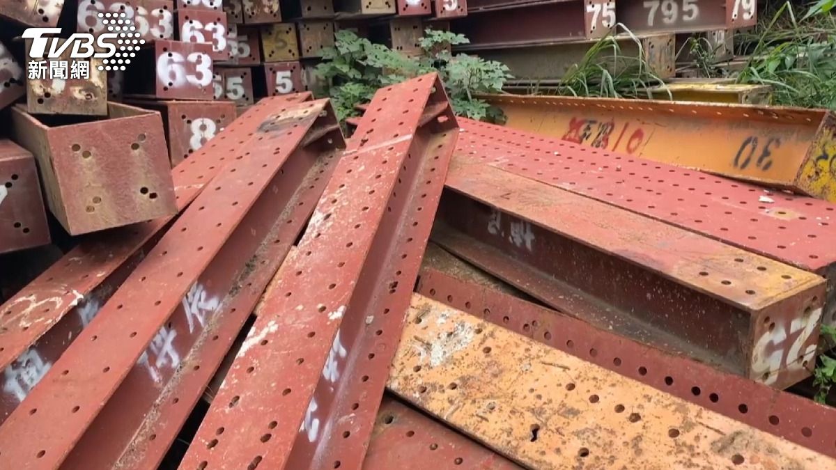 25歲吊車助手遭鋼梁壓亡！作業過程突崩塌　救援難度高
