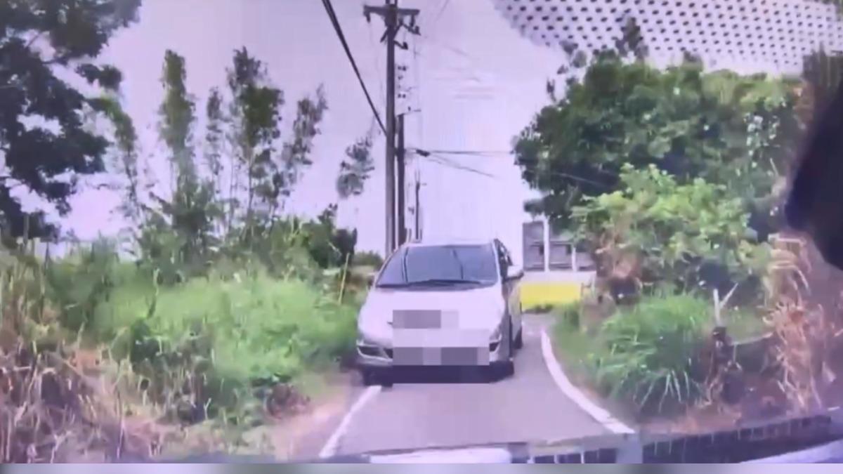 被偷耽誤的賽車手　小道「倒退嚕」躲警追查