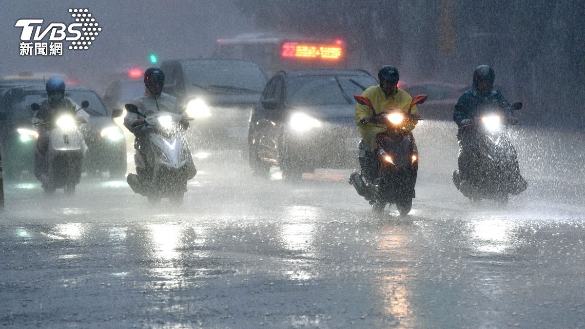 天氣／今大雨襲2地區！2熱帶擾動群聚　專家示警：都會再增強