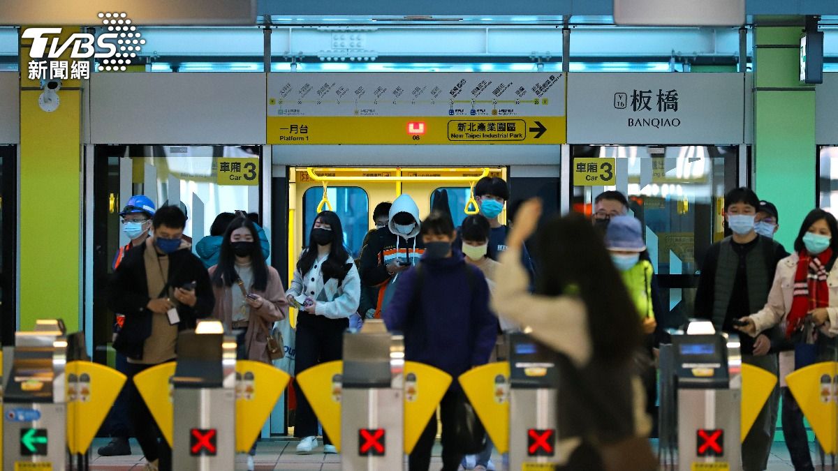 悠遊卡變提款卡！自學修改金額爽撈69萬　18歲主謀落網