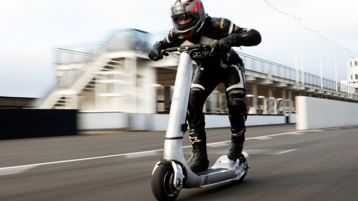 「最速電動滑板車」誕生！　售價90萬加速贏過Model 3？